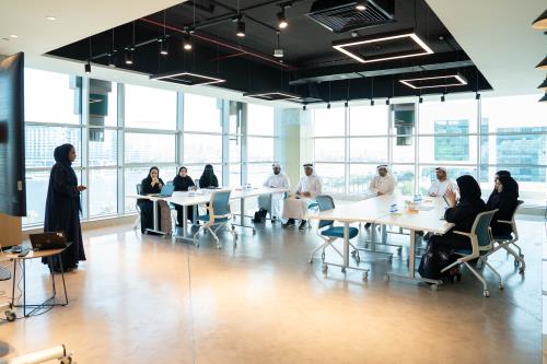 محاكم دبي تواصل تطوير تجربة المتعامل من خلال اللقاء الثاني لفريق الابتكار