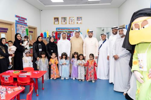 فريق الإشراف على حضانة محاكم دبي يحتفل بليلة النصف من شعبان "حق الليلة"